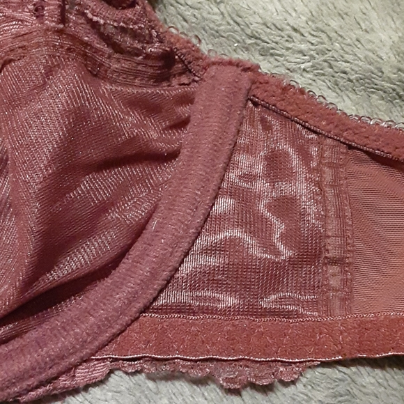 Donated Victoria’s Secret 36B plum bra - Picture 8 of 10
